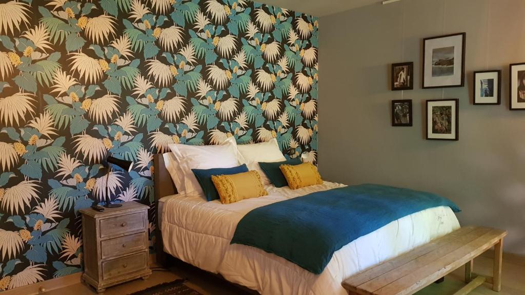 a bedroom with a bed with a floral wallpaper at Maison d hotes Lapitxuri in Arcangues