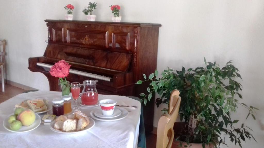 a table with a plate of food and a piano at A Casa di Nené in Palinuro