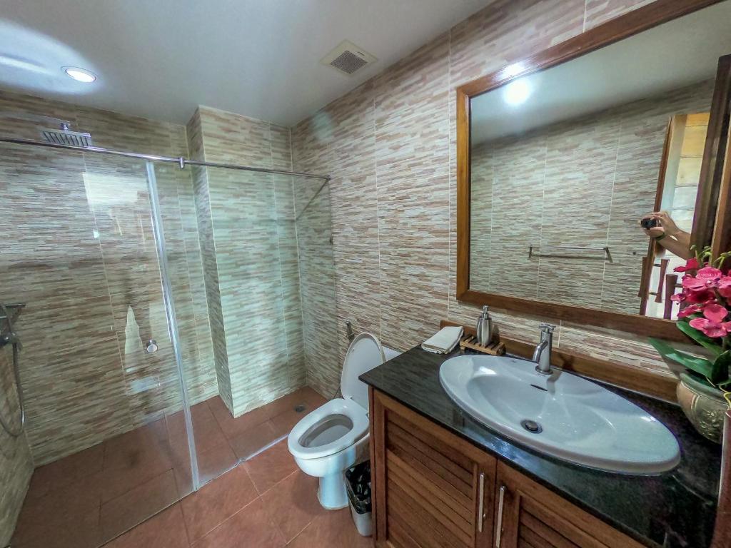 Koupelna v ubytování Khanom Sea Breeze apartment
