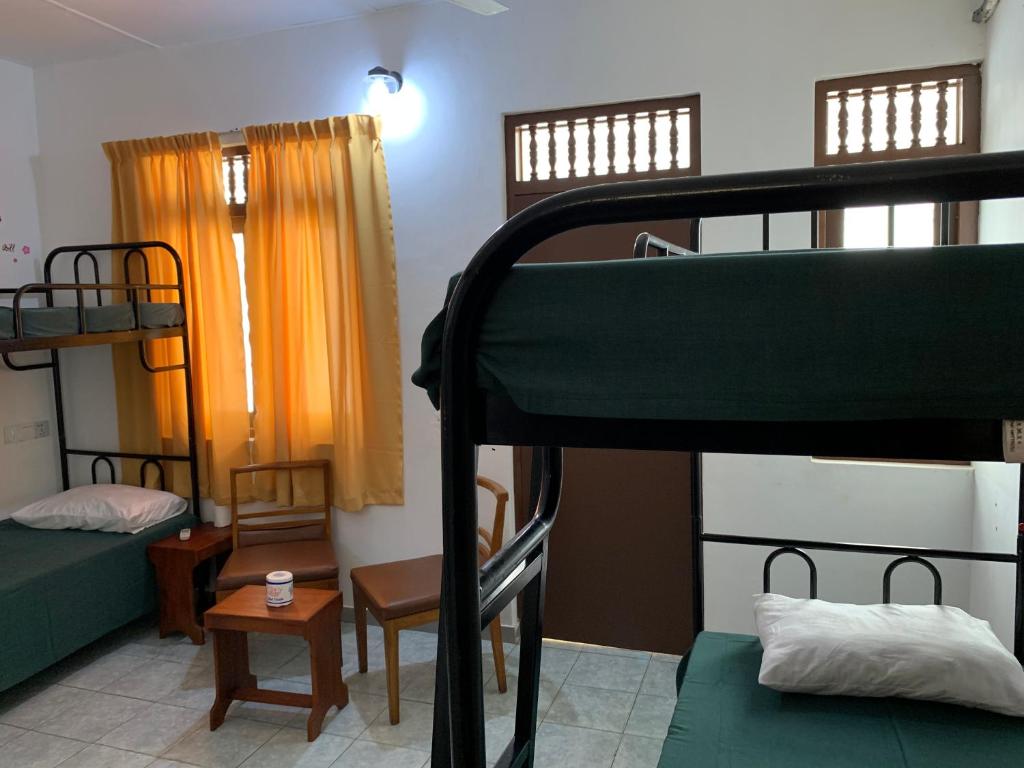 Postel nebo postele na pokoji v ubytování Sea Sands Beach Hostel
