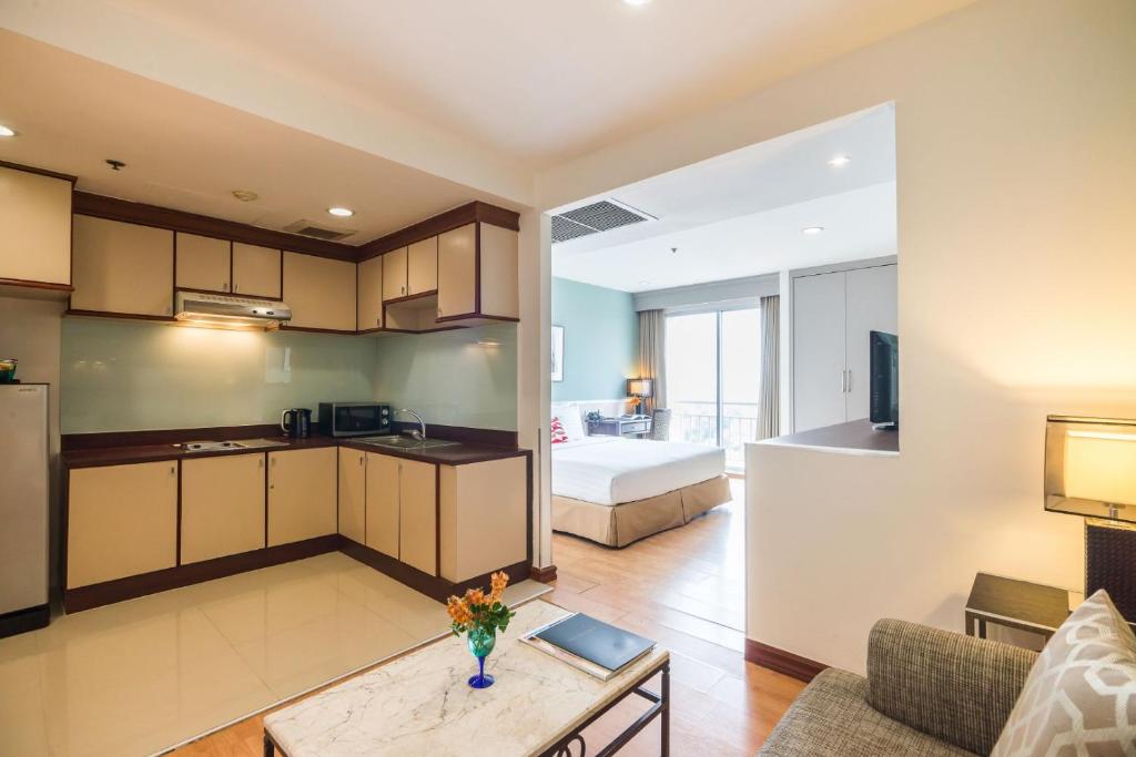 
Deluxe Suite with Kitchen and Bathtub 
