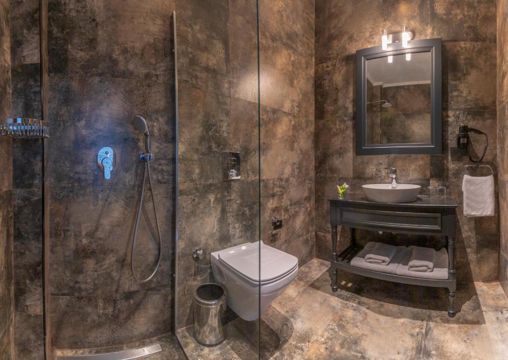 A bathroom at Hotel Marina Bay Göcek