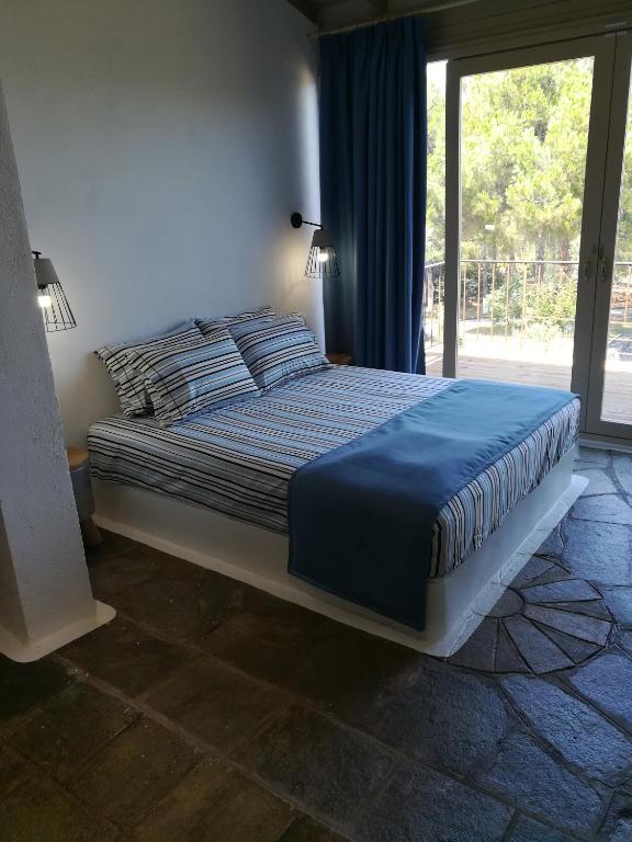 Postel nebo postele na pokoji v ubytování PETRA MARE SUITES