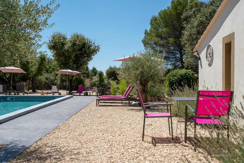 Bazén v ubytování Mas la Chêneraie Lourmarin - Au calme, à 10 mn du centre ville à pied nebo v jeho okolí