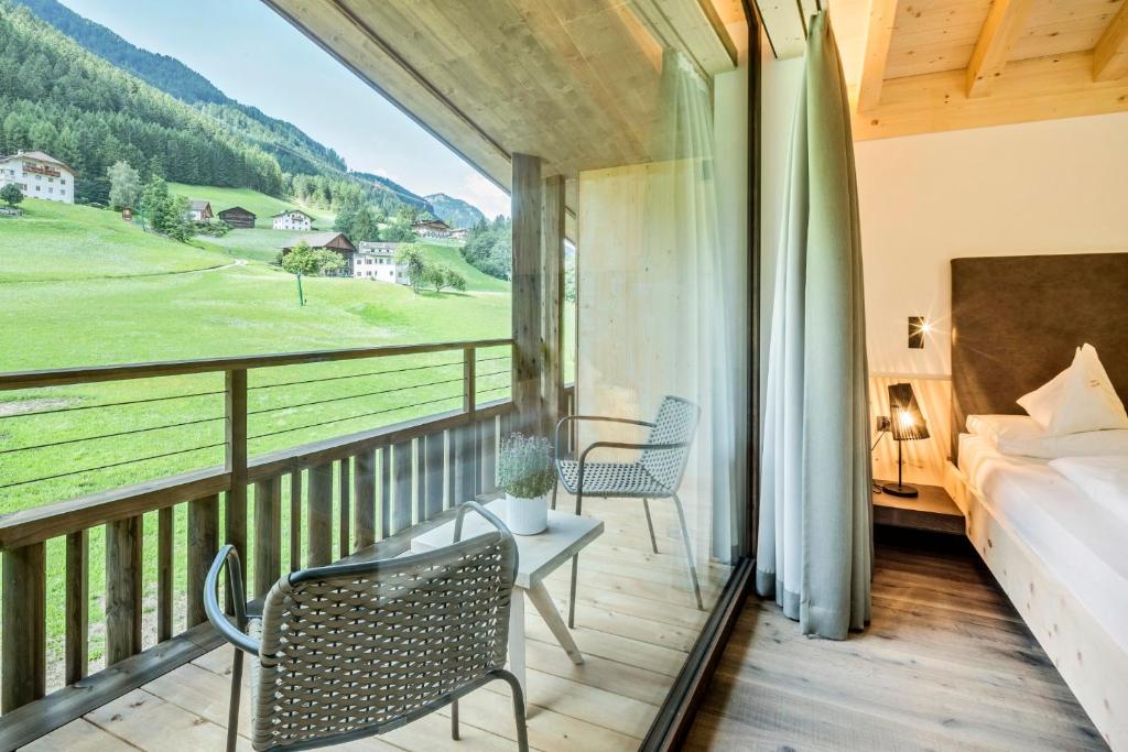 Nespecifikovaný výhled na hory nebo výhled na hory při pohledu z hotelu