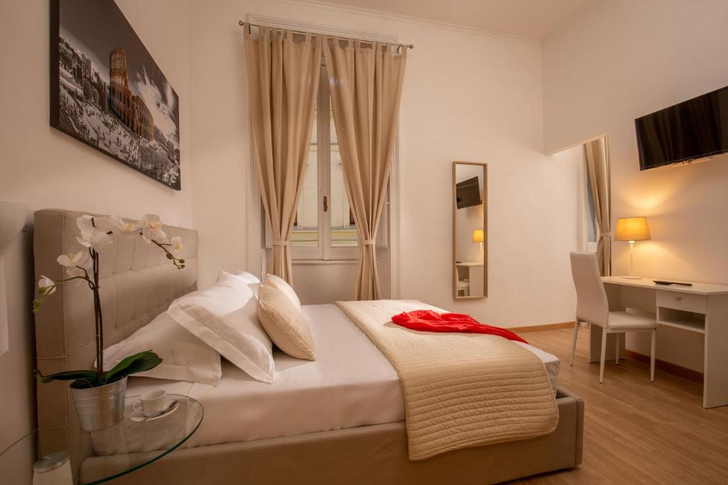A bed or beds in a room at Domus Veneto Rome