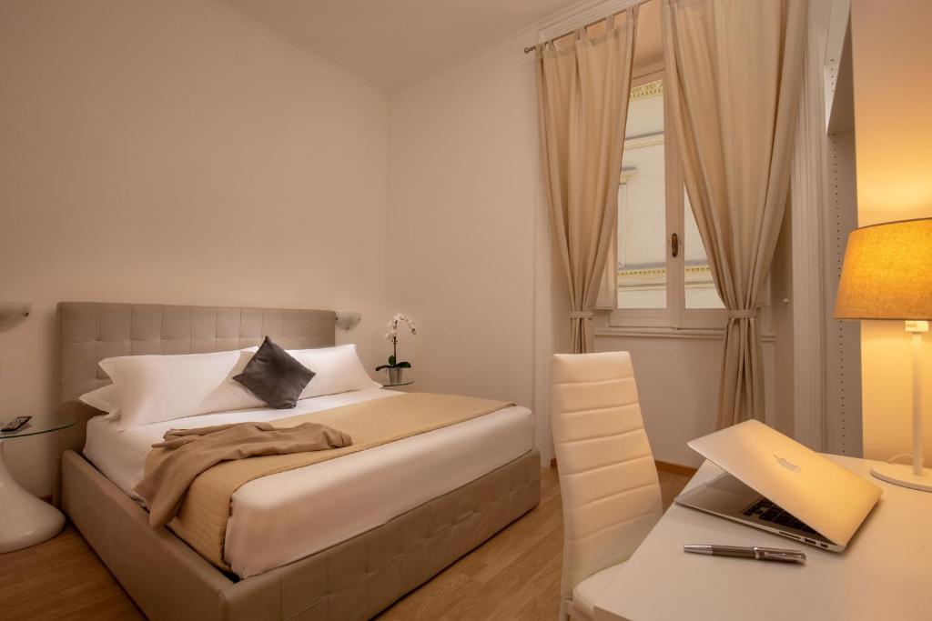 A bed or beds in a room at Domus Veneto Rome