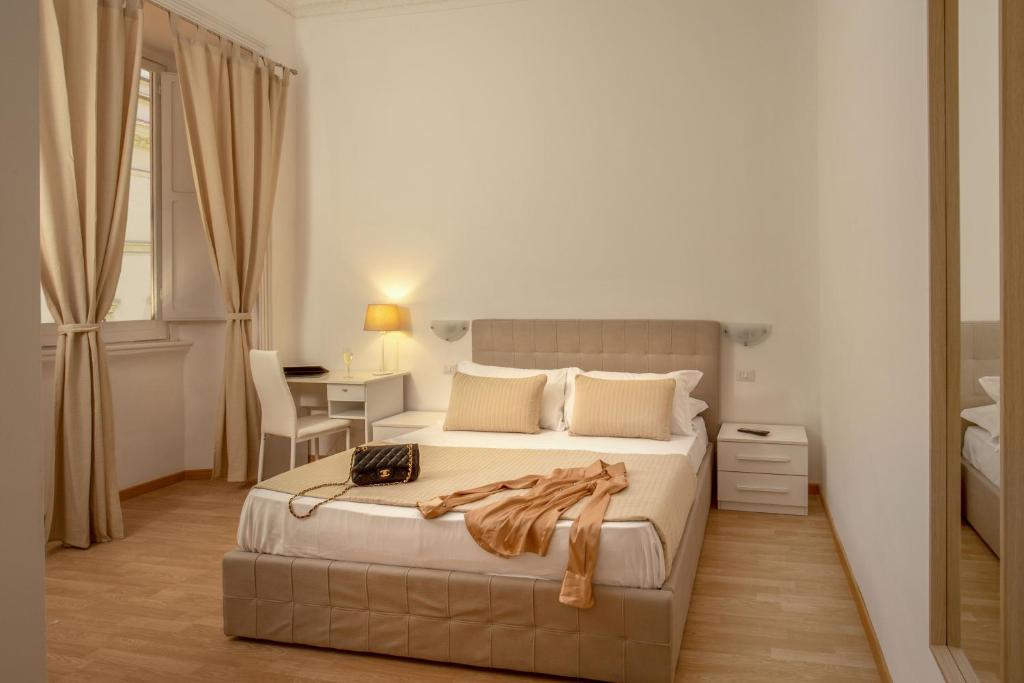 A bed or beds in a room at Domus Veneto Rome