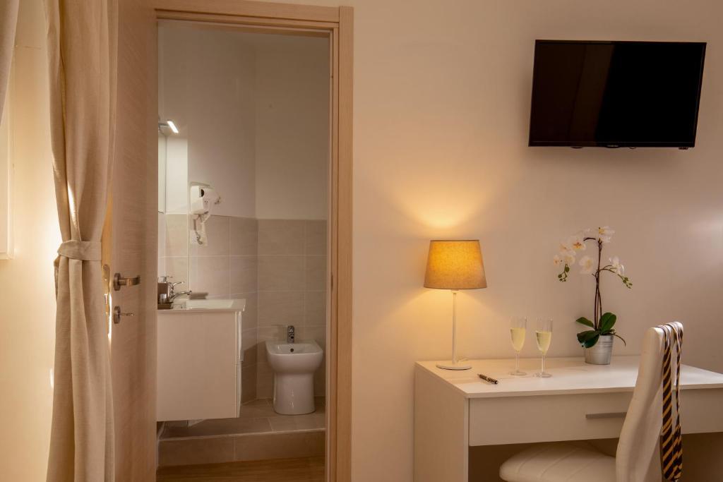 A bathroom at Domus Veneto Rome