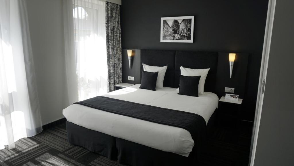 Postel nebo postele na pokoji v ubytování Hotel Saint Daniel