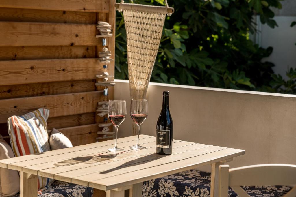 Die Zwei Brüder Art & Suites italokat is kínál