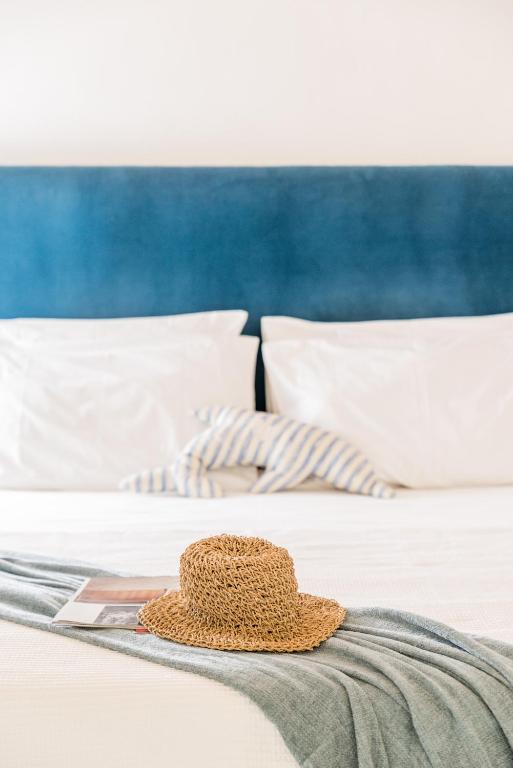 A bed or beds in a room at Die Zwei Brüder Art & Suites