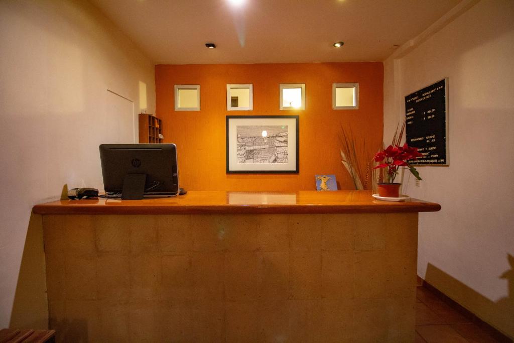 TV a/nebo společenská místnost v ubytování Hotel Degollado
