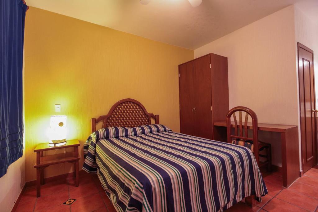 Postel nebo postele na pokoji v ubytování Hotel Degollado