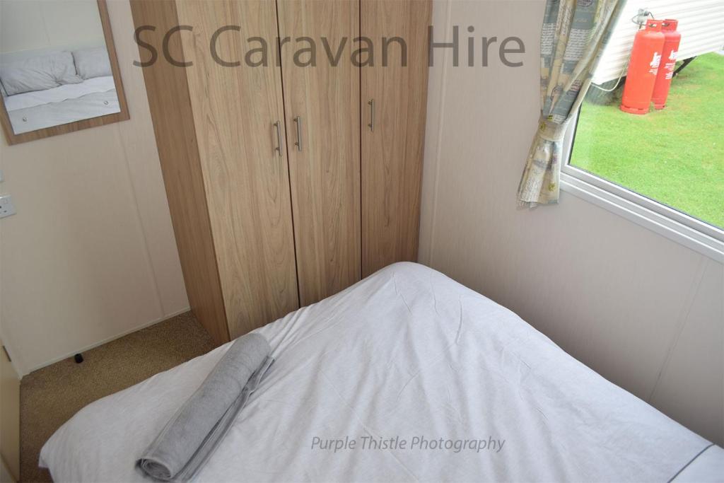 Voodi või voodid majutusasutuse 3 Bedroom at Seton Sands Caravan Hire toas