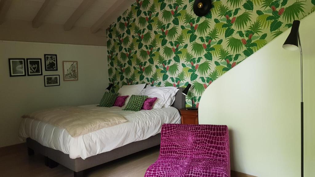 a bedroom with a bed with a green wall at Maison d hotes Lapitxuri in Arcangues