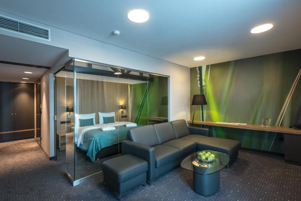 Posteľ alebo postele v izbe v ubytovaní Regatta Hotel Restauracja Spa