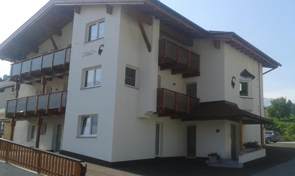 Budova, v ktorej sa apartmán nachádza