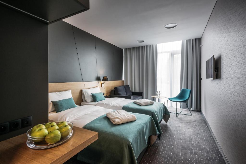 Posteľ alebo postele v izbe v ubytovaní Regatta Hotel Restauracja Spa
