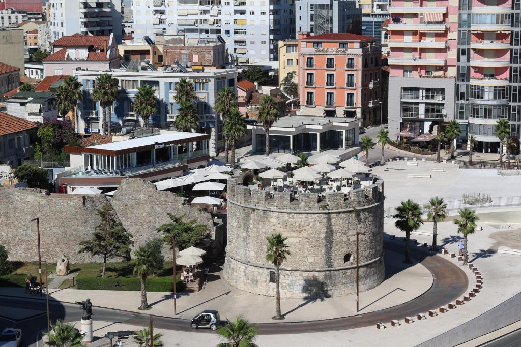 Nespecifikovaný výhled na destinaci Durrës nebo výhled na město při pohledu z hotelu