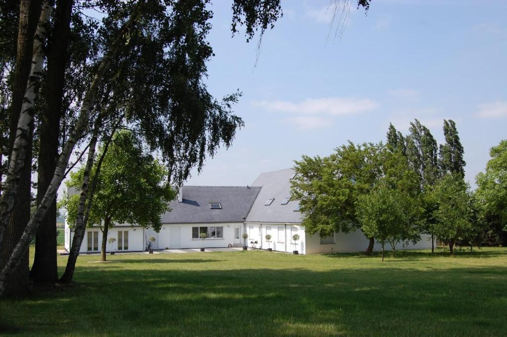 a white house with trees in front of it at Beautiful rooms at countryside Brussels in Halle