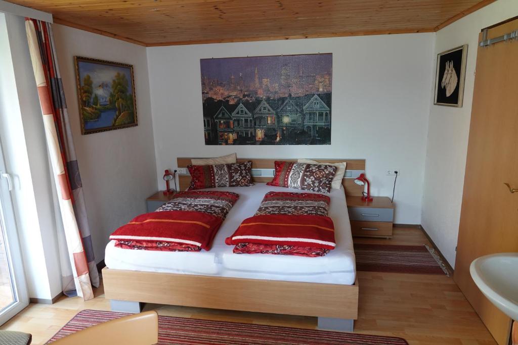 Postel nebo postele na pokoji v ubytování Ferienwohnung Grießer