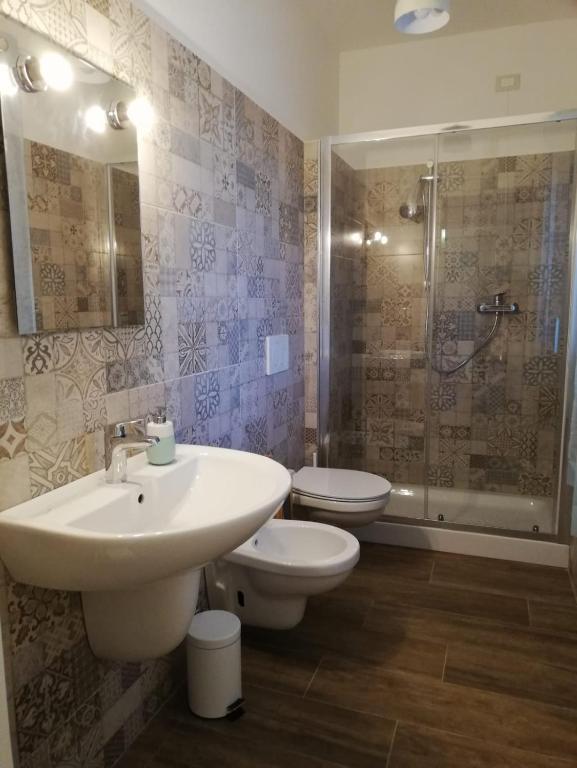 Lory - Double Room With Private Bathroom