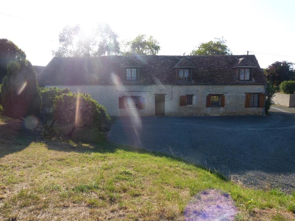 a house with a large driveway in front of it at La Maison de Ners in Pertheville-Ners