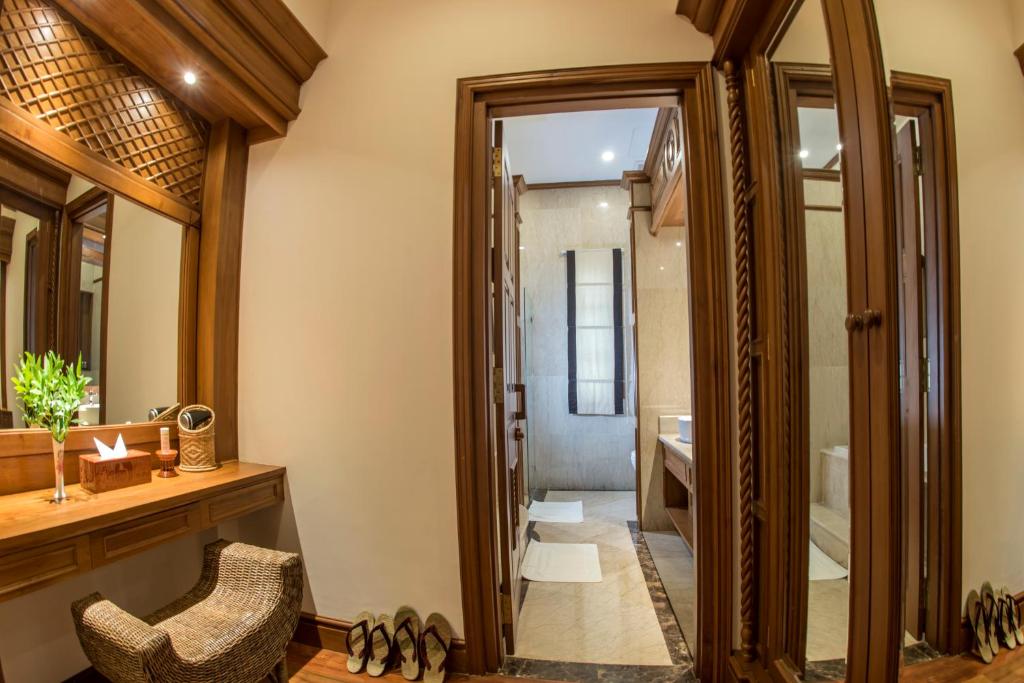 A bathroom at Heritage Bagan Hotel