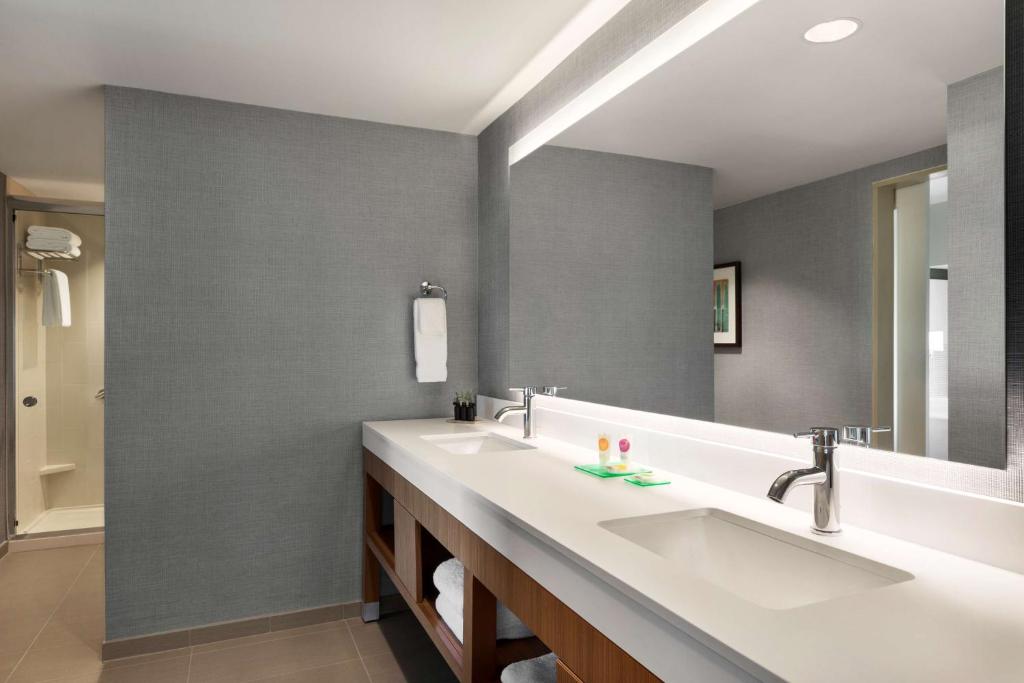 Hyatt Place Virginia Beach Town Center photo