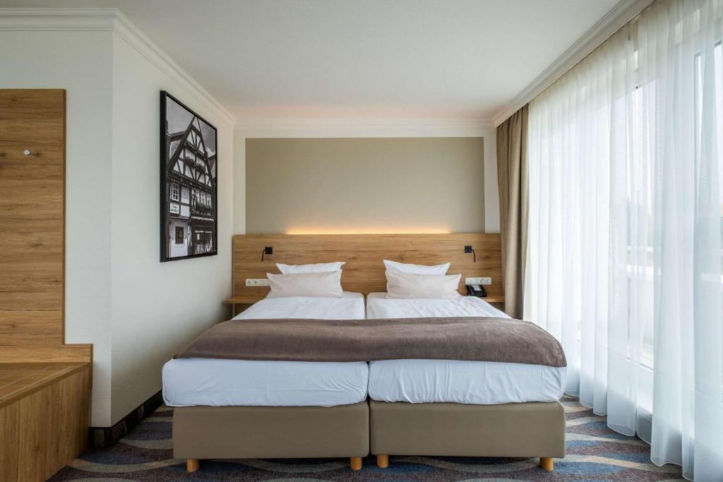 Postel nebo postele na pokoji v ubytování Quality Hotel Lippstadt