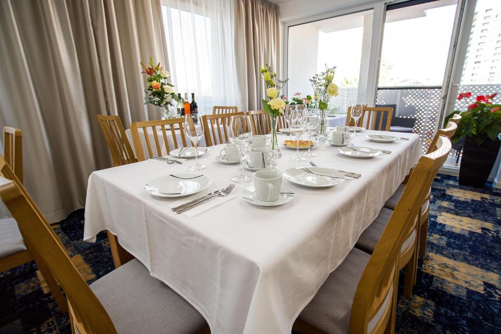 Reštaurácia alebo iné gastronomické zariadenie v ubytovaní More Than Accommodation