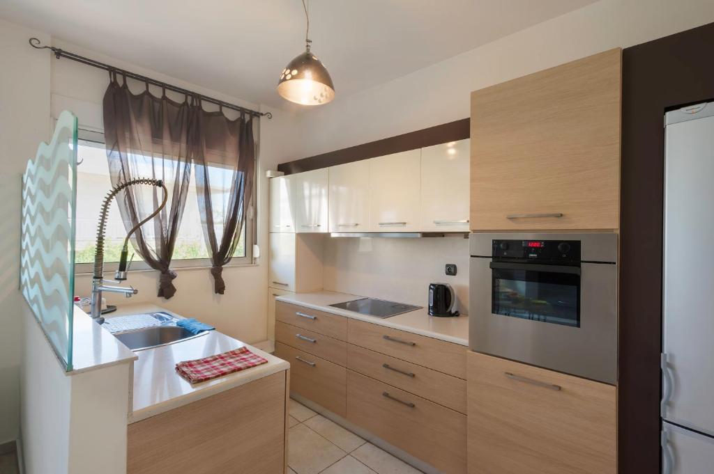 Kuchyň nebo kuchyňský kout v ubytování Holiday Nest & parking