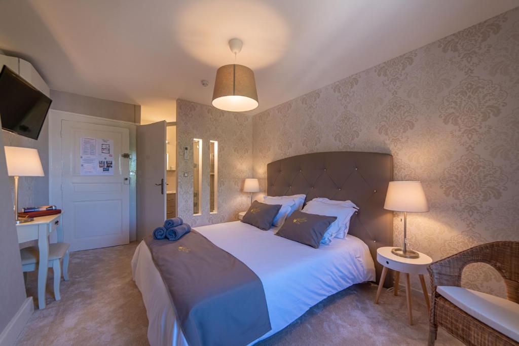 Postel nebo postele na pokoji v ubytování Hôtel Au Coq Dort Spa