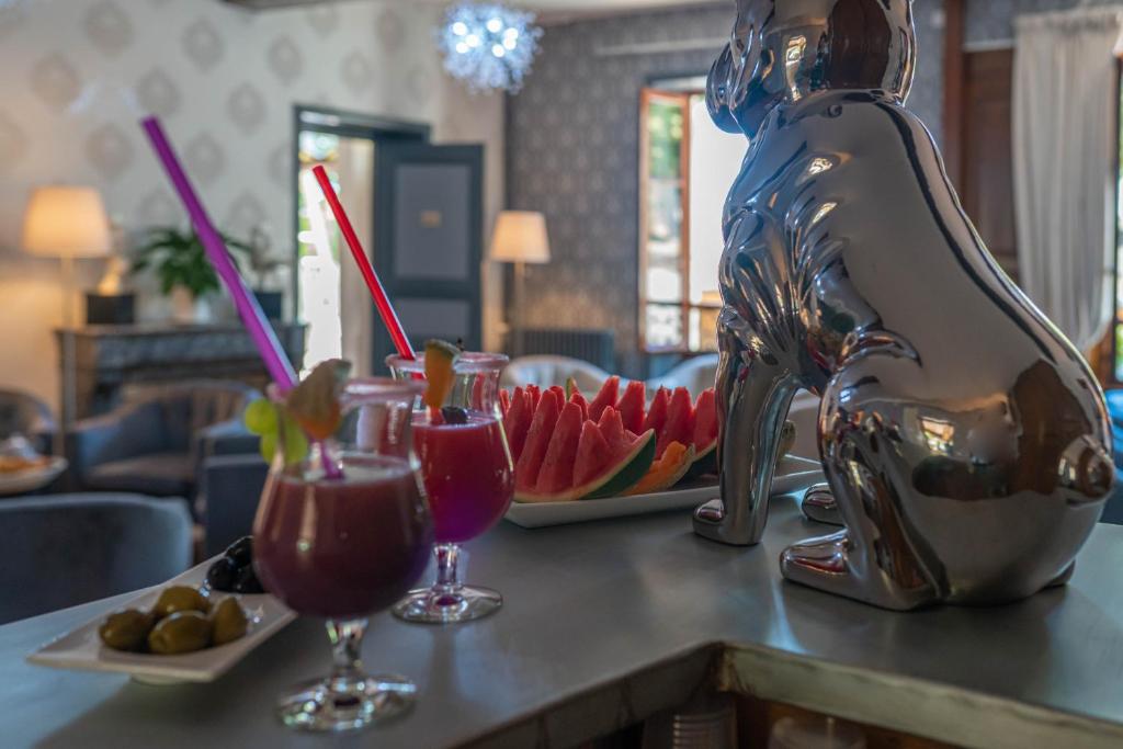 Nápoje v ubytování Hôtel Au Coq Dort Spa