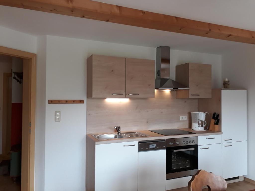 Kuchyň nebo kuchyňský kout v ubytování Auerhiasbauer