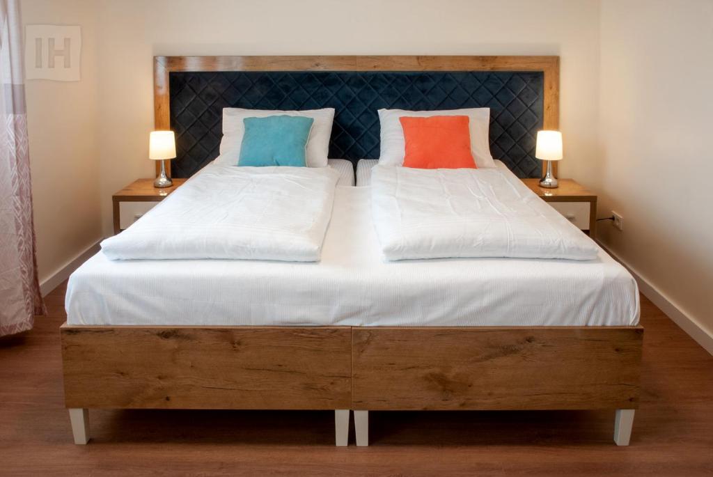 
Standard King Room
