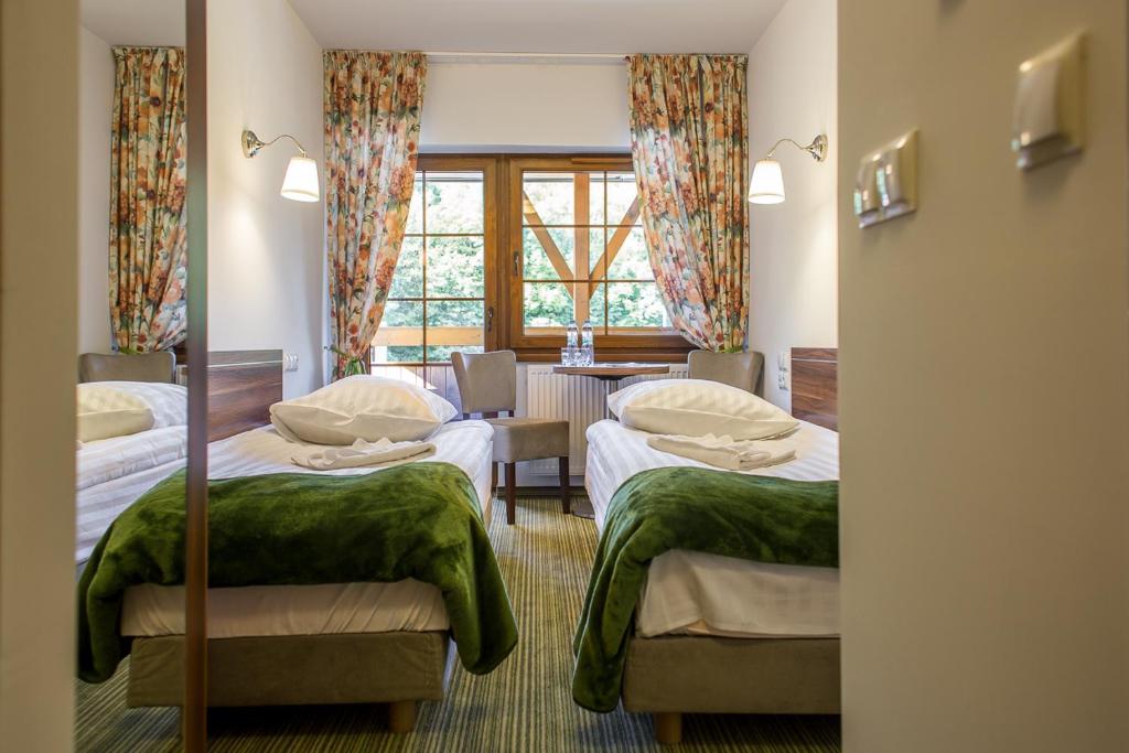 
Economy Twin Room with small Bathroom
