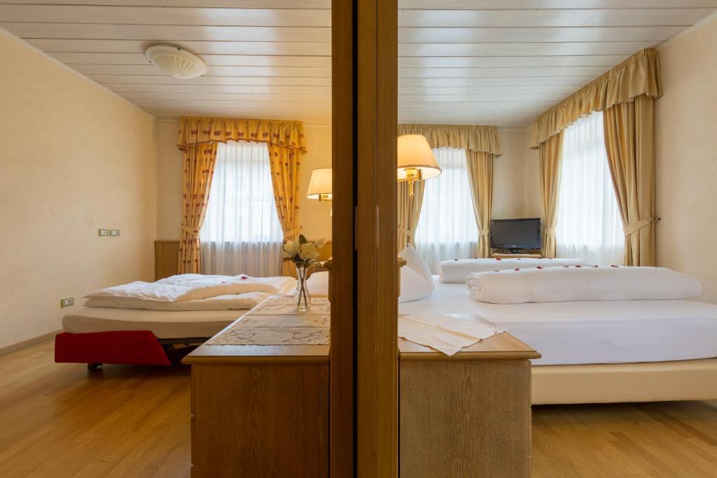 Postel nebo postele na pokoji v ubytování Hotel Weisses Lamm