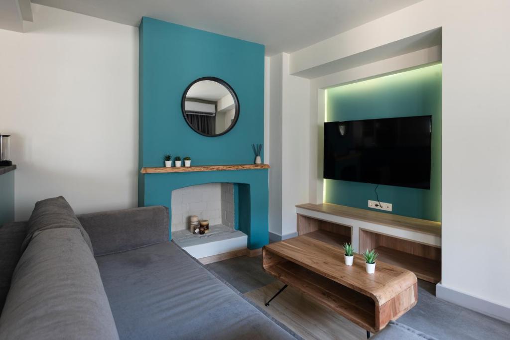 GroundFloor 2BR Apt with Smallyard near the heart of Kalamata - Housity