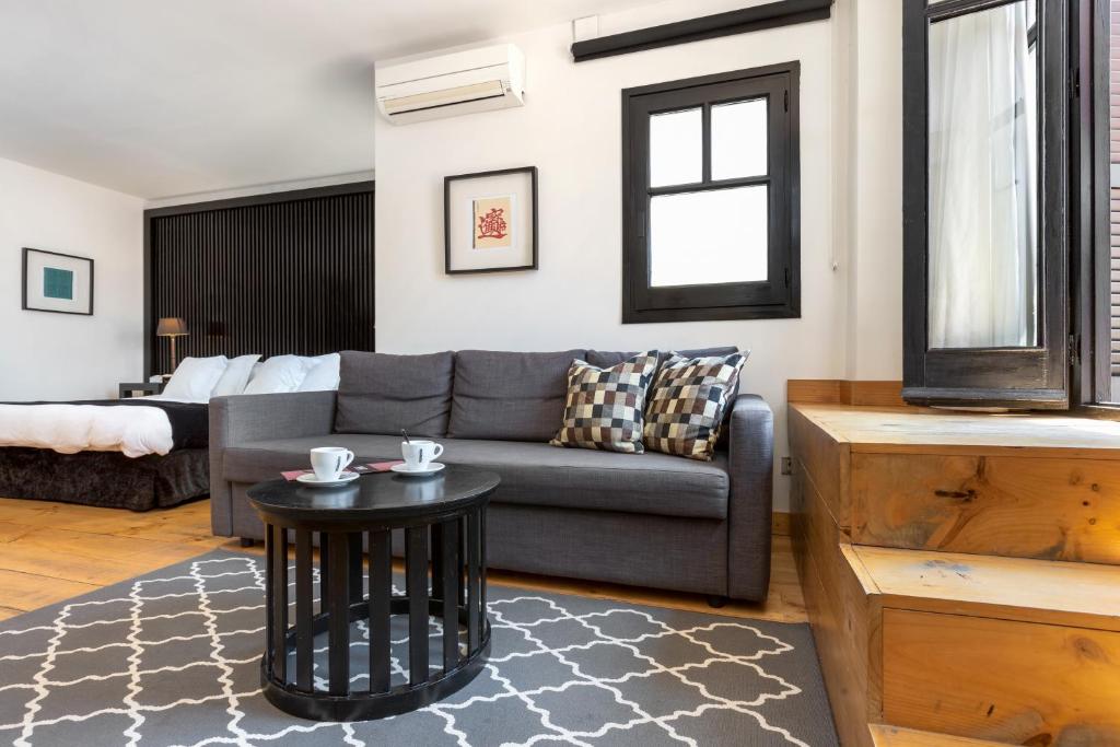 A seating area at Hotel Market