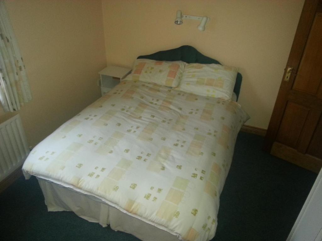 Postel nebo postele na pokoji v ubytování Aran View - Radharc Arainn B&B