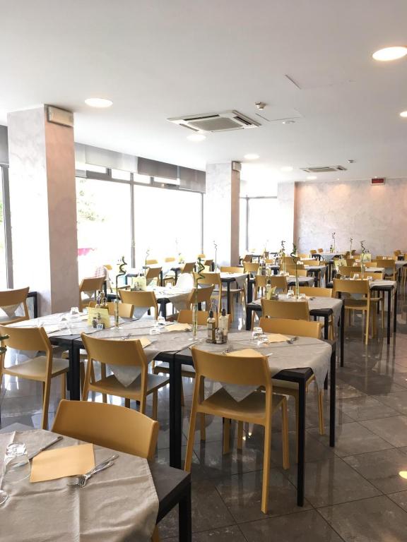 Restaurace v ubytování Hotel Etoile