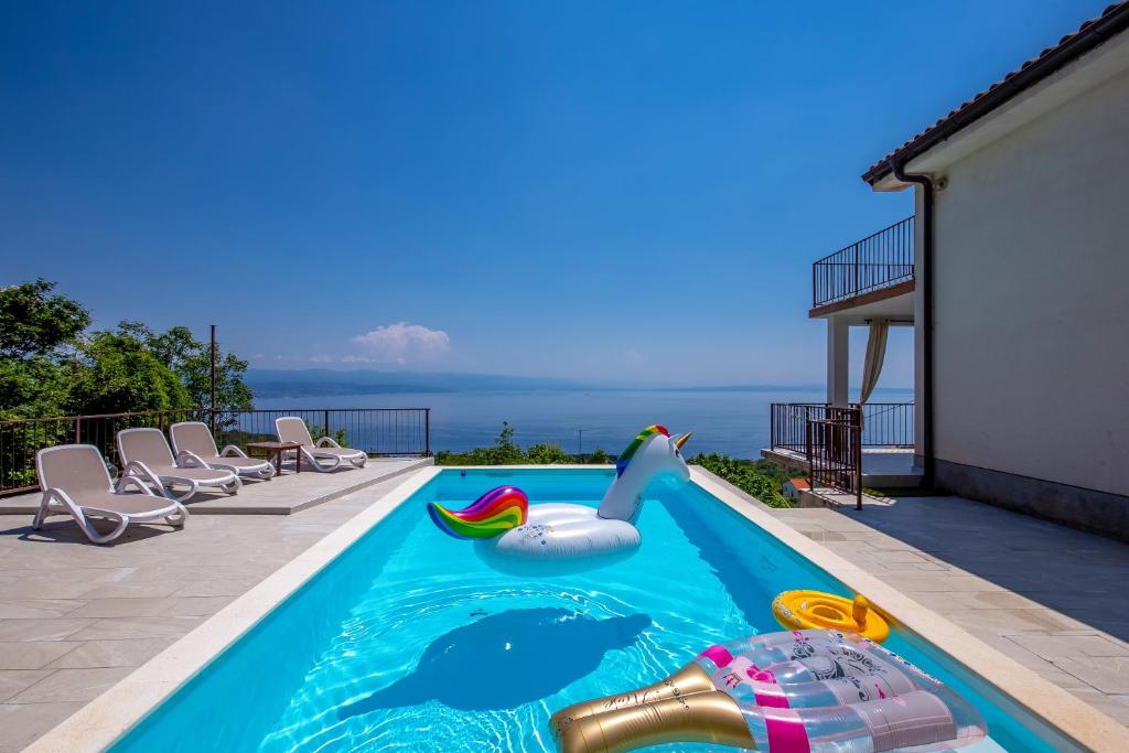 a pool with an inflatable pool slide and a water park at Holiday Home Kvarner in Ičići