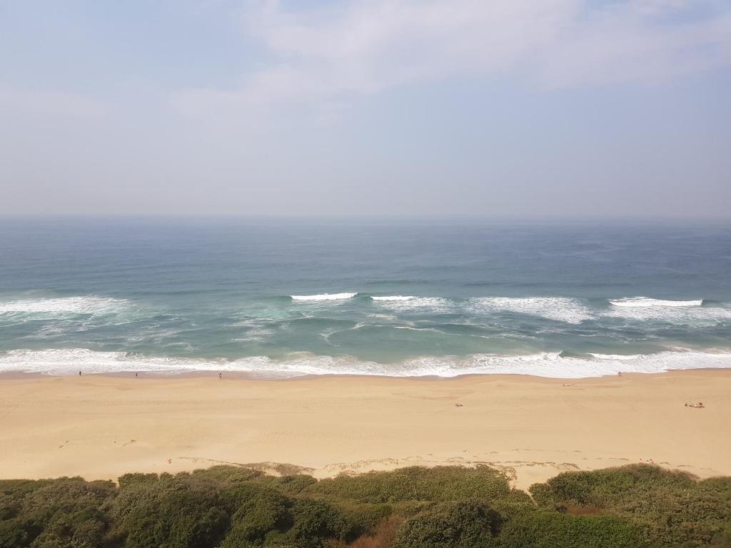 an aerial view of a beach and the ocean at Pam's Beach Flat in Amanzimtoti