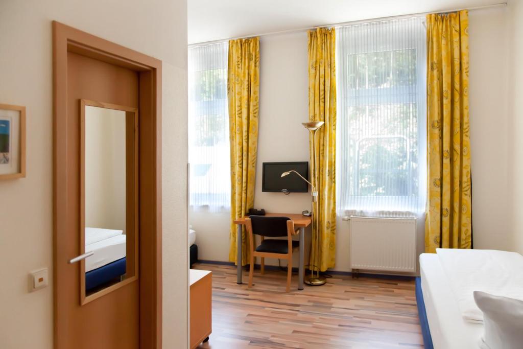 Postel nebo postele na pokoji v ubytování Hotel Weidenhof