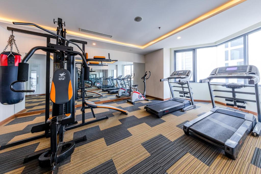 Fitness centrum a/nebo fitness zařízení v ubytování Serene Beach Hotel Danang