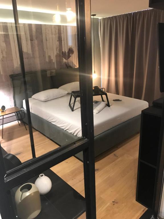 Voodi või voodid majutusasutuse Sibinicum luxury rooms toas