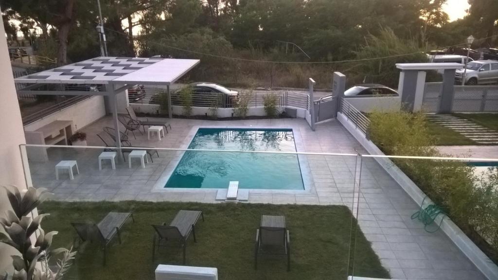 Bazén v ubytování Divine Luxury Apartments nebo v jeho okolí