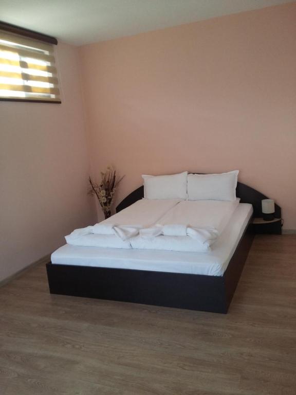 Postel nebo postele na pokoji v ubytování Guest House Ideal